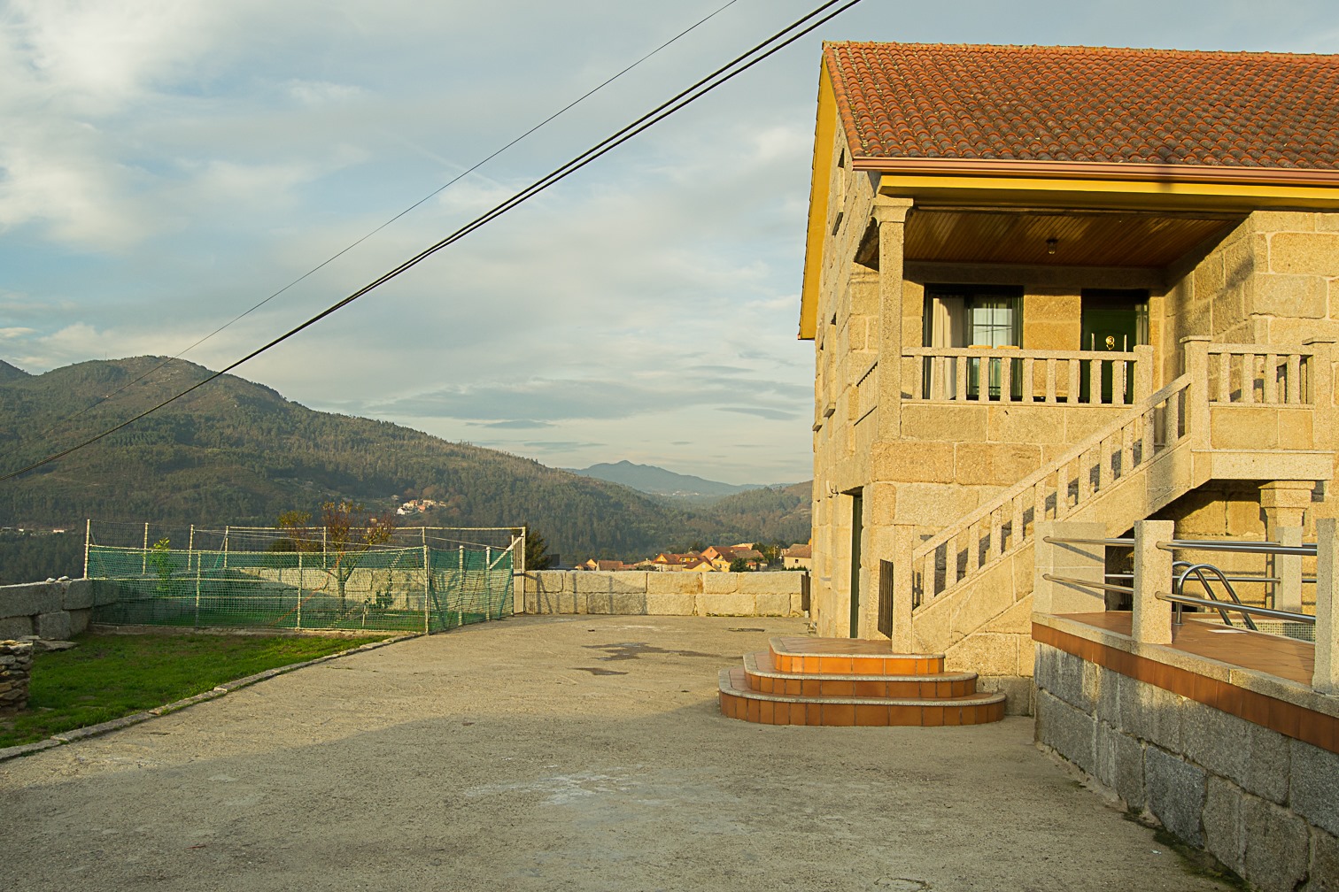 Casa de piedra independiente en Barrio de Lourido