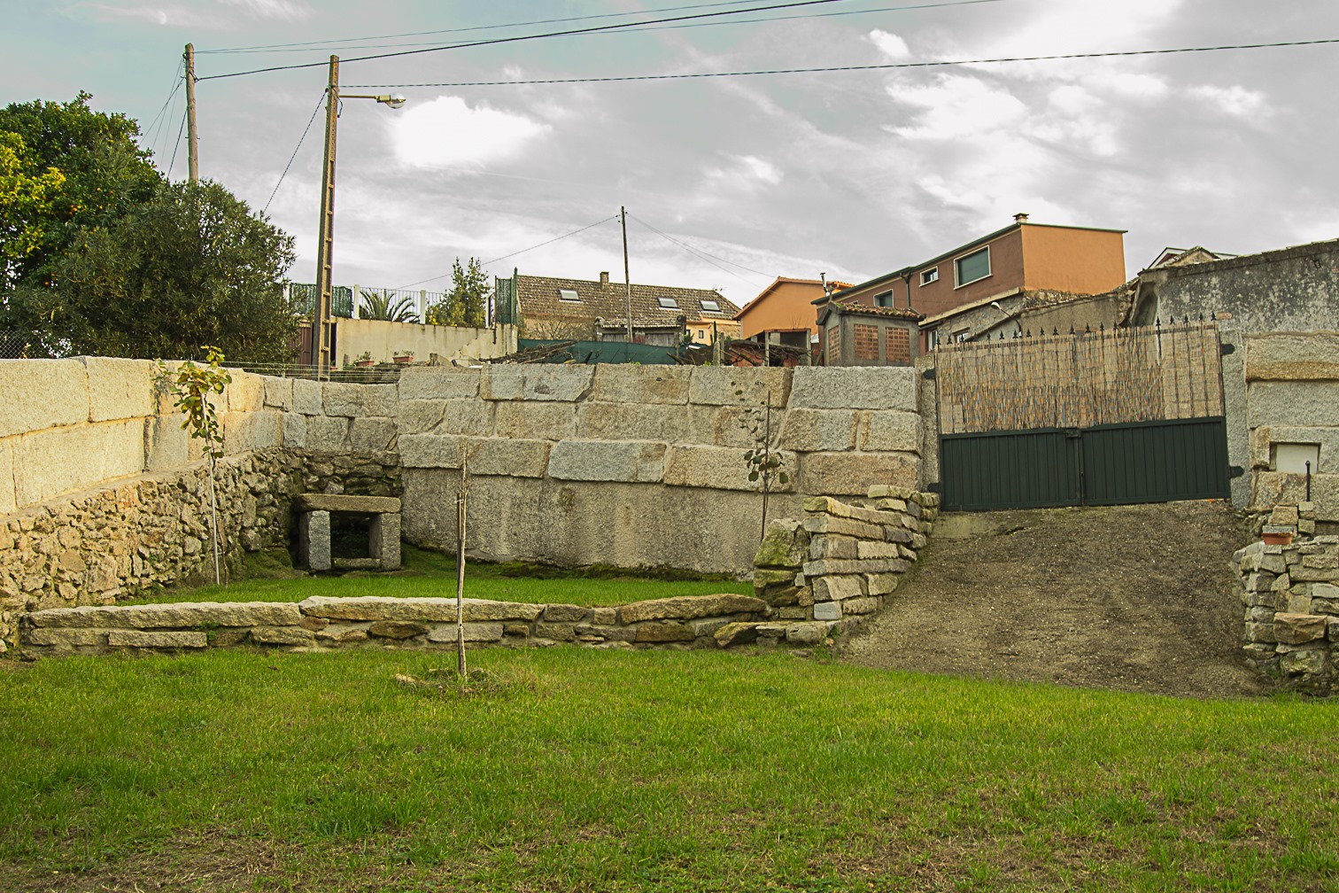Casa de piedra independiente en Barrio de Lourido